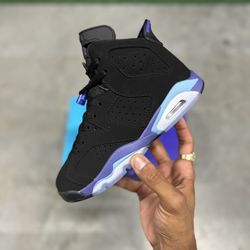 Women’s 7, Youth 5.5 - “Aqua” Jordan 6's 🌊