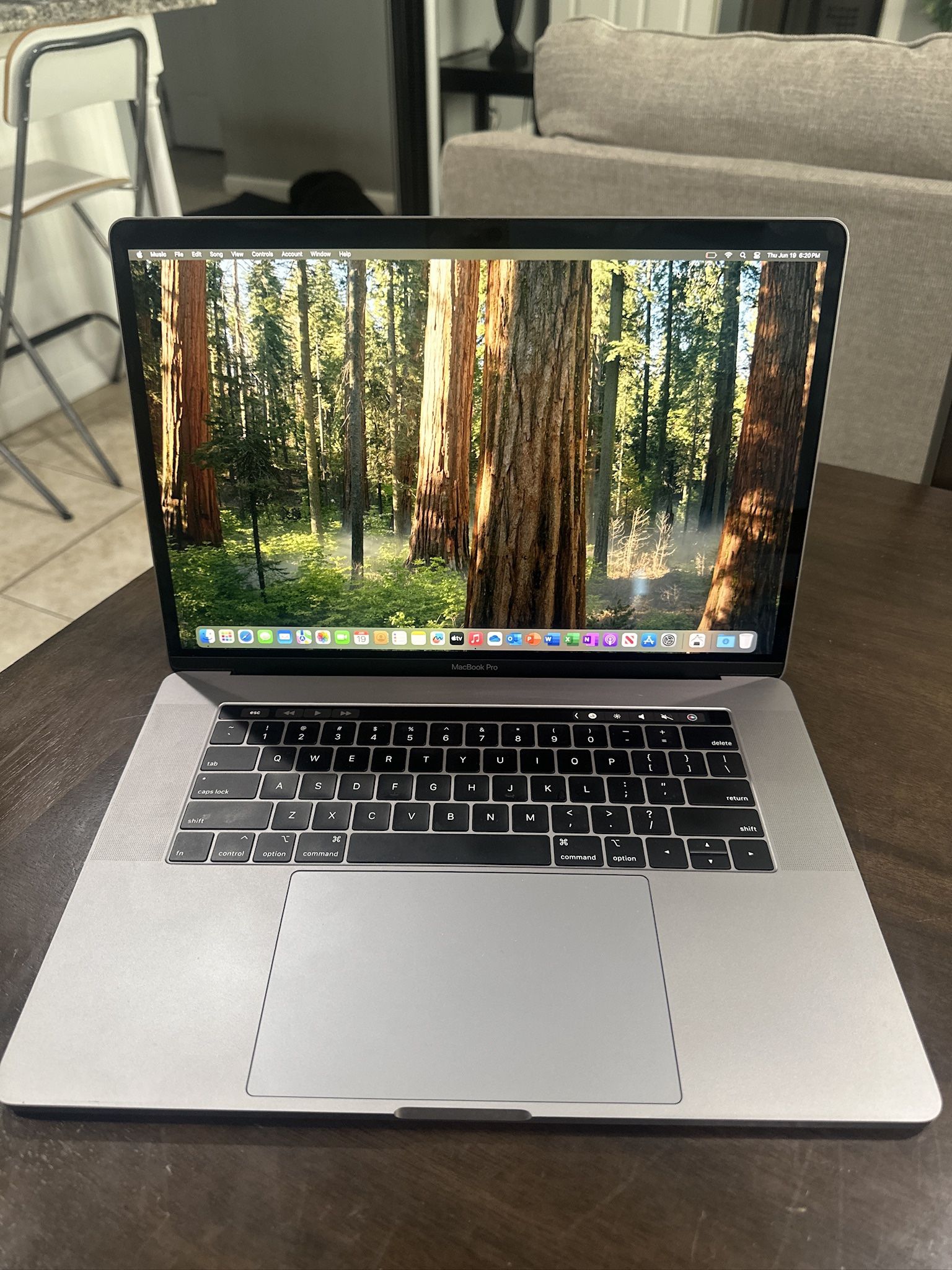 APPLE MACBOOK PRO 15” INTEL 6 CORE i7 16GB RAM 256GB SSD! LOADED!