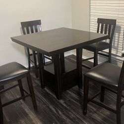 Ashley Dinning Room Table Set