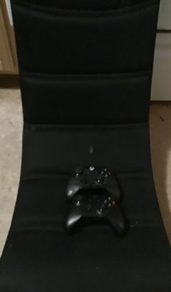 Ace bayou Gaming Chair And Two Xbox Controllers 