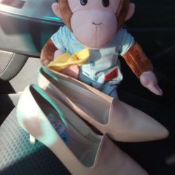 New Woman's Beige Low Heel Shoes Size '6'  Aerosoles Brand $13 