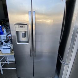 GE Refrigerator Working Great 