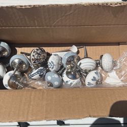 Box Of 13 Dresser Or Drawer Or Cabinet Knobs