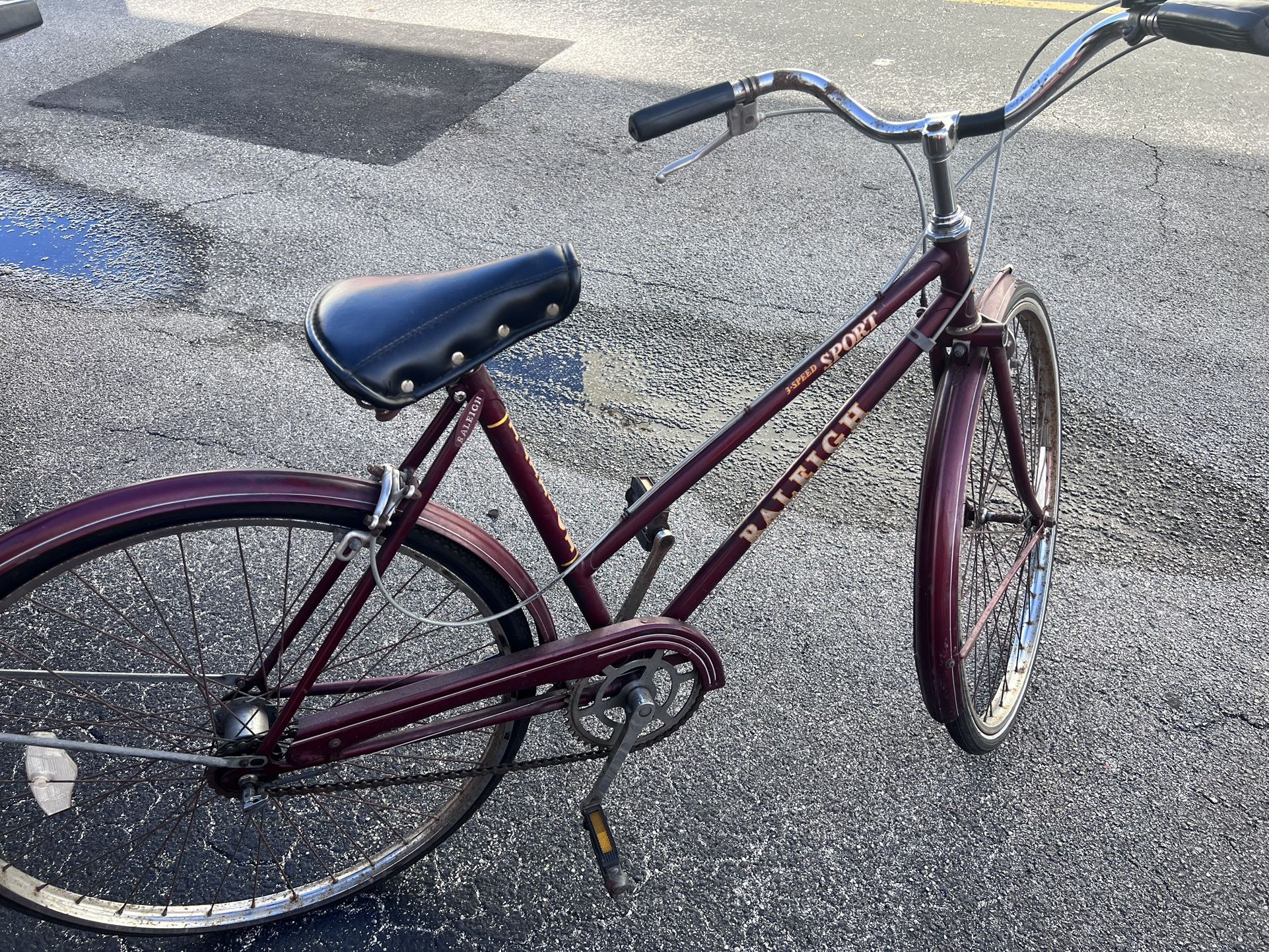 Vintage 1970s Raleigh Cruiser Bike