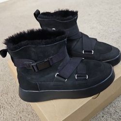 UGG W Classic Boom Buckle Black Boots Size 8 As New
