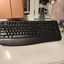 Wireless Keyboard with legs