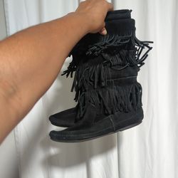 Minnetonka Boots Size 10