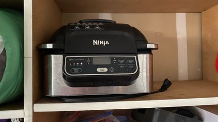 Ninja Foodi Pro 5-in-1 Indoor Integrated Smart Probe, 4-Quart Air Fryer, Roast, Bake, Dehydrate, an Cyclonic Grilling Technology, with 4 Steaks Capaci