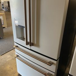 Cafe 27.8 Cu. Ft. Smart 4-Door French-Door Refrigerator CVE28DP4NW2