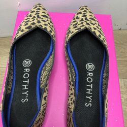 Rothys Pointed Toe Flat Shoes Size 7