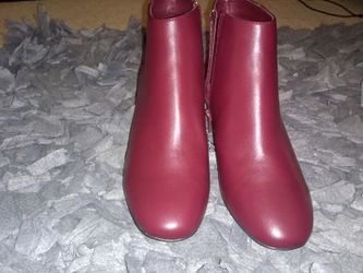 Ladies short boots