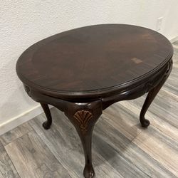 mahogany oval coffee table / side table