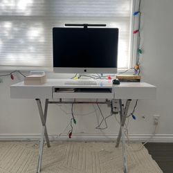 SELLING WHITE COMPUTER/WRITING DESK