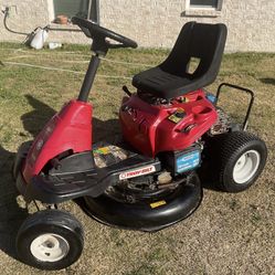 Troy-Bilt 30” Cut, 10.5HP Riding Mower Runs Great, Warranty