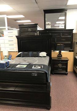 New queen bedroom group