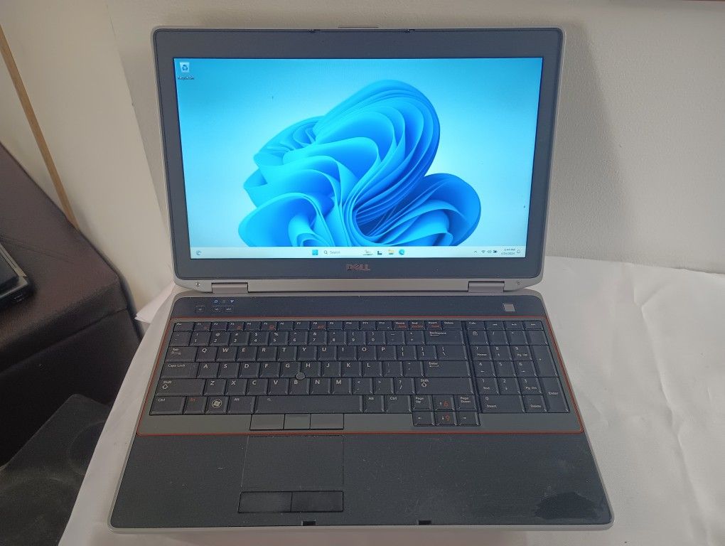 Dell 15.6 In Core i5 500GB HDD 8 GB Ram Windows 11