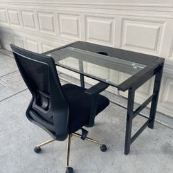 Desk And Office Chair, Free Local Delivery🚚