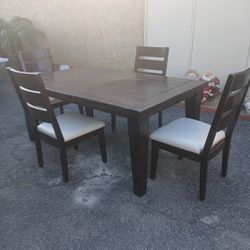 Dining Table And 4 Chairs 