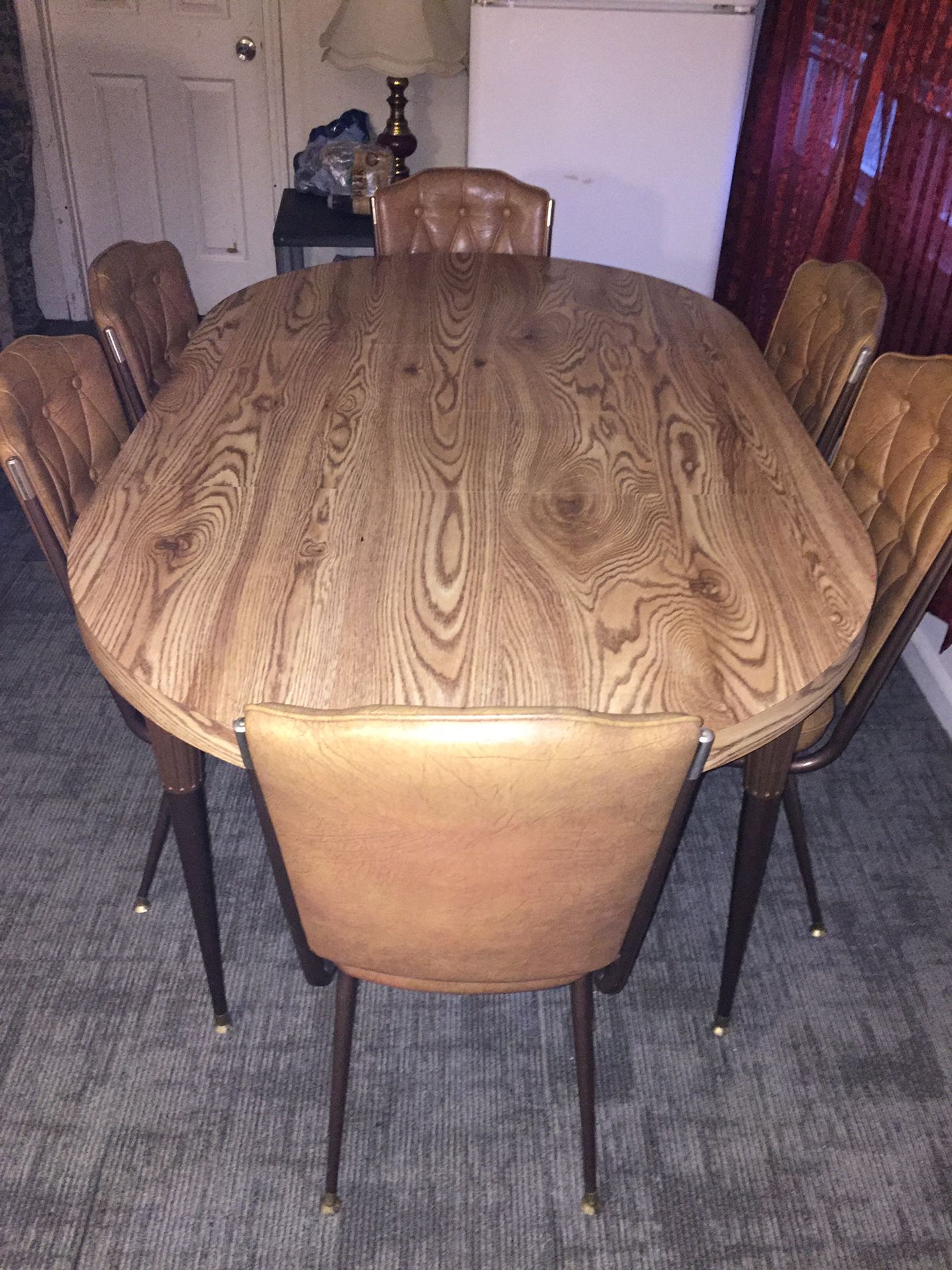 Vintage kitchen table with 6 leather chairs