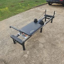 AERO PILATES REFORMER 