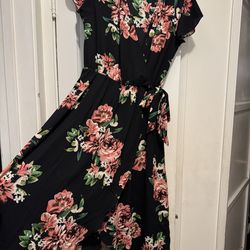 New!!! Flowery pattern dress size Medium