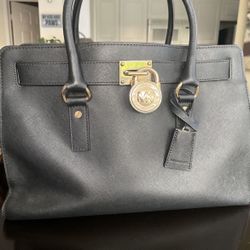 🌟 Michael Kors Leather Handbag/ Purse 🌟
