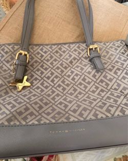 Used small purse Tommy Hilfiger
