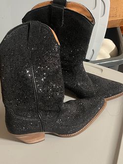 Black cowgirl boots
