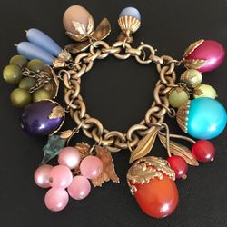 MINT VINTAGE 1950’s NAPIER MOONGLOW CHARM BRACELET 