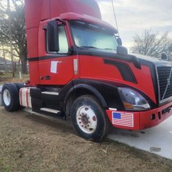 2015 VOLVO VNL DAY CAB