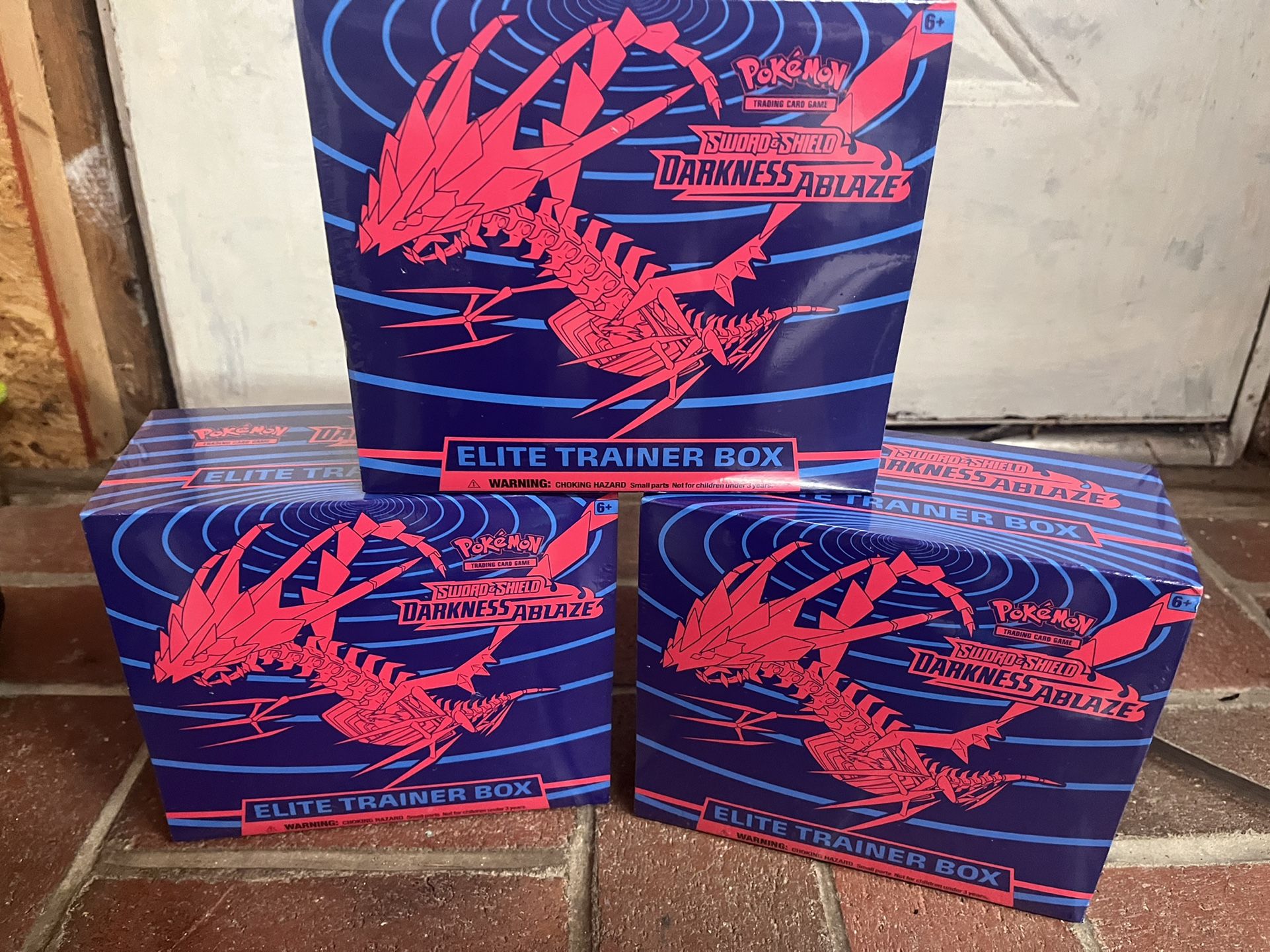 Darkness Ablaze Elite Trainer Box Pokémon