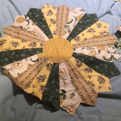 Handmade Yellow Variegated Centerpieces Priced Sell NEW $5