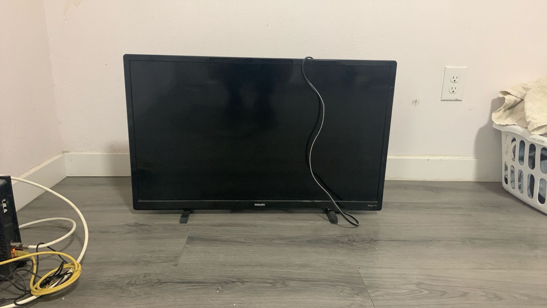32 Inch Phillip Roku Tv With Remote