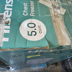 Hisense 5.0 Garage chest Freezer 