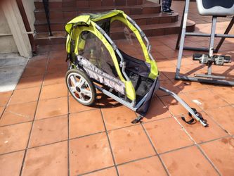 Sync Single Seat Bike Child Trailer, Max Weight 40 lbs., 5-Point Harness, Folding Frame, Quick Release Wheels, Easy Storage, Bug Screen & Weather Shie