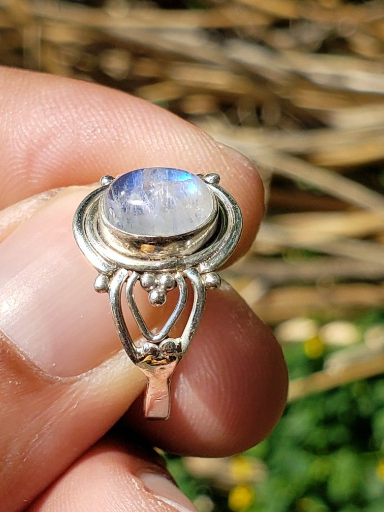 STERLING SILVER MOONSTONE RING SIZE 7.8