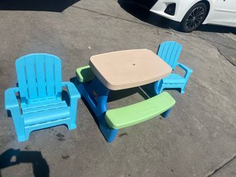 Little Tikes Kids Picnic Table and Chairs Set
