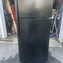 Whirlpool Refrigerator It Still Up. It’s Still Available. Don’t Ask Me When Not Respond Back.