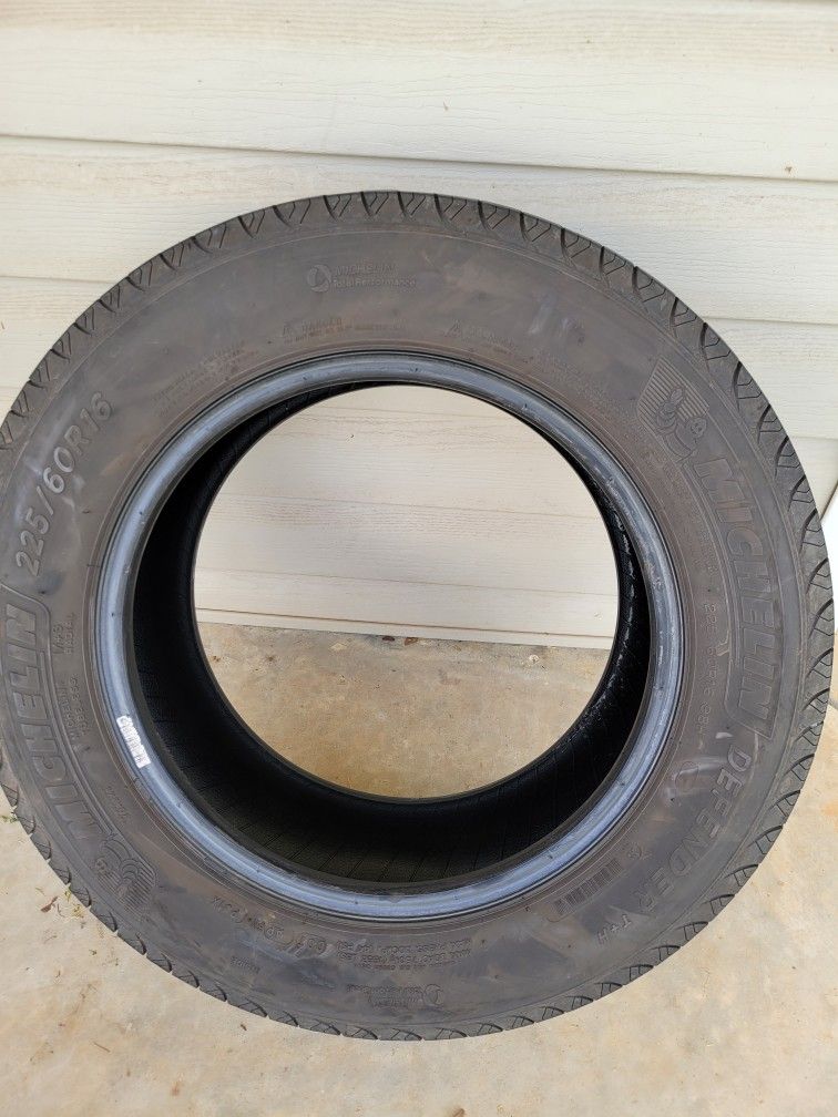 Michelin Defender Tire, good condition!