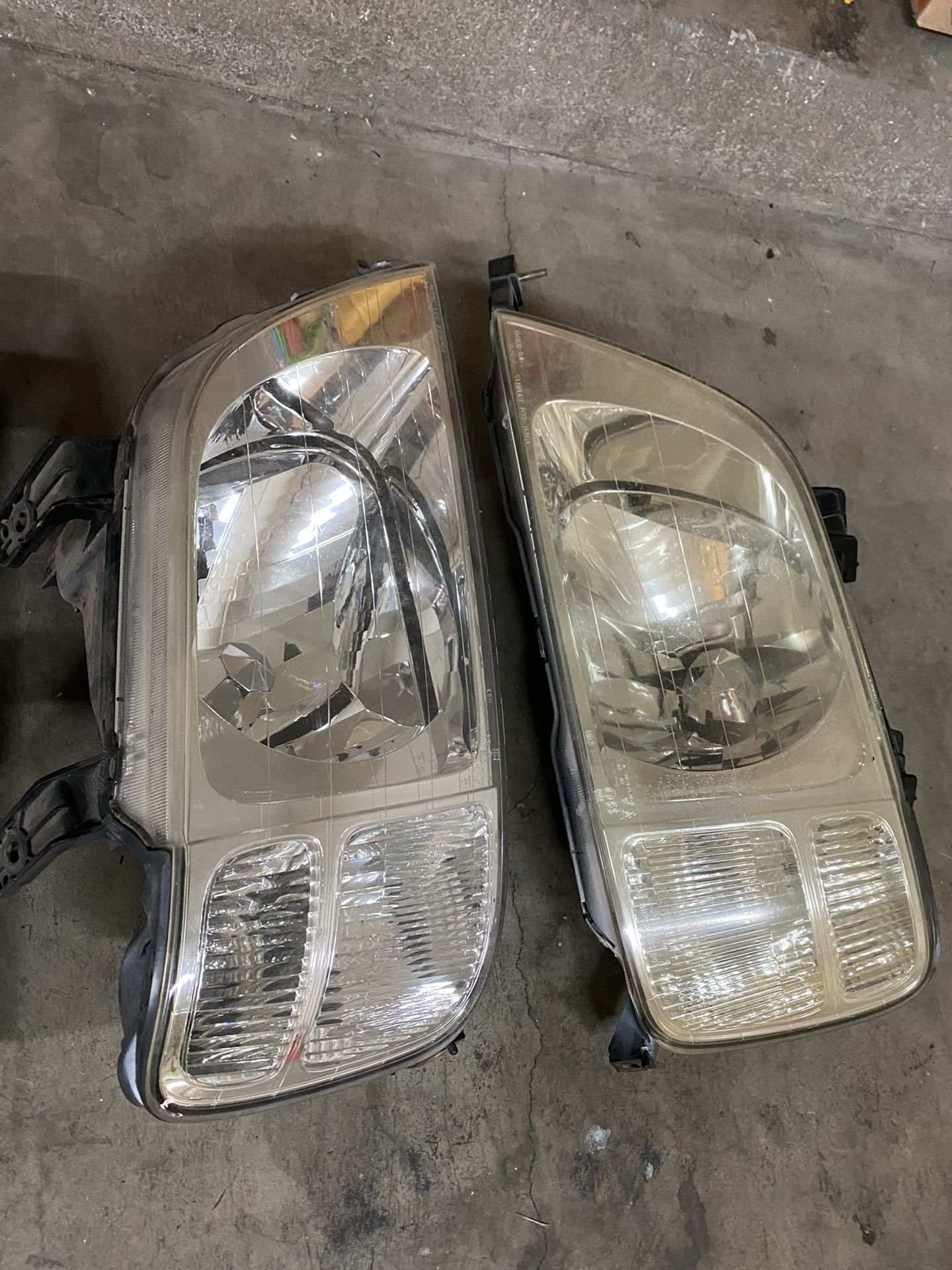 96-00 CRV Headlights