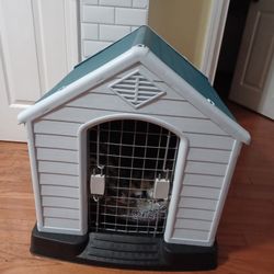 Mid Size Dog House 