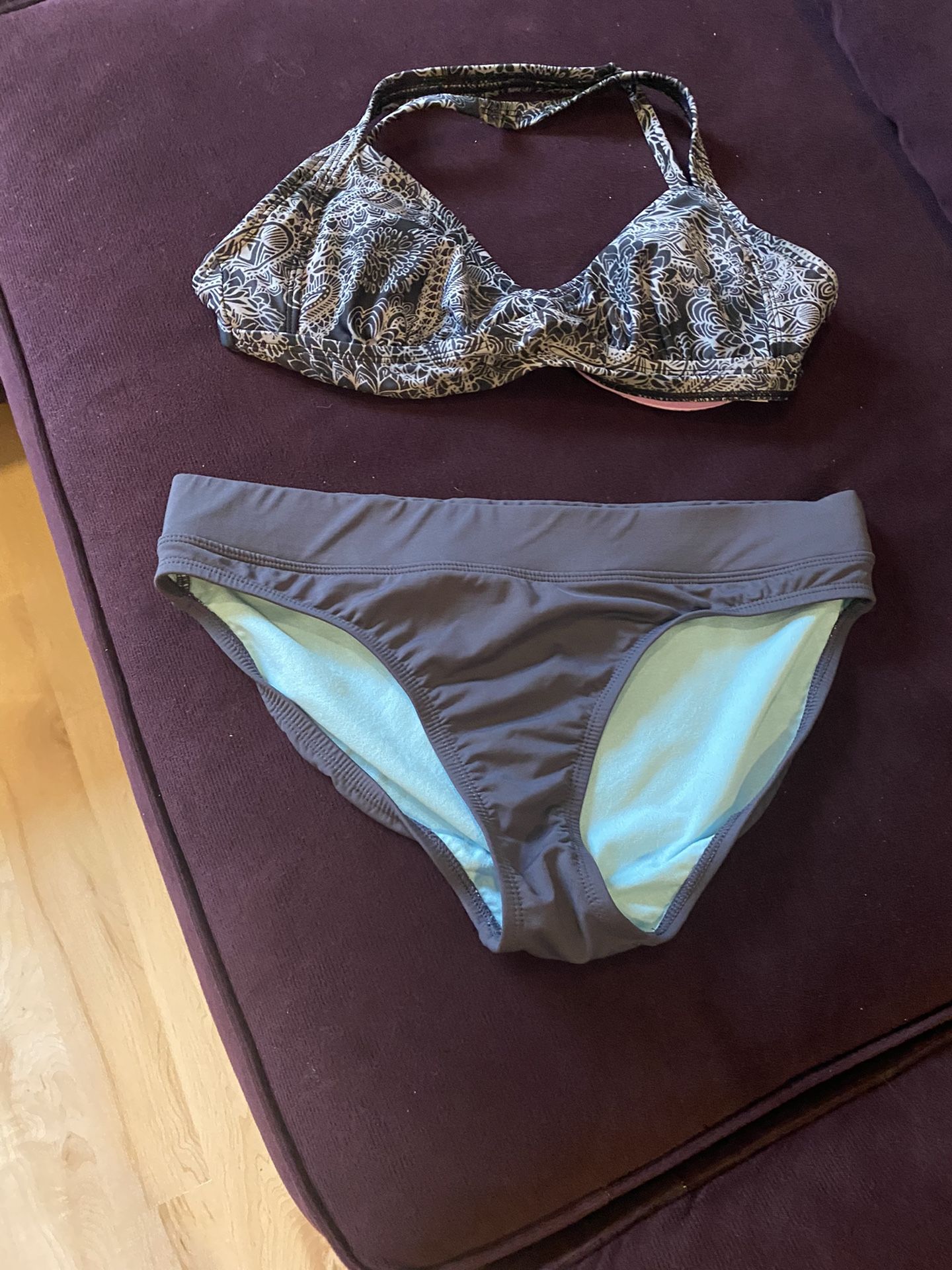 Athleta Bikini Size 34/b And Medium Bottoms