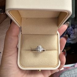 Beautiful 2.5 carat oval cut moissanite 14k white gold size 8.25 engagement ring