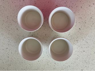 Authentic Le Creuset Set of 4 White Stoneware Ramekins – New, Never Used