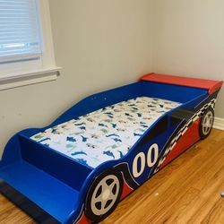 Race car Toddler bed 