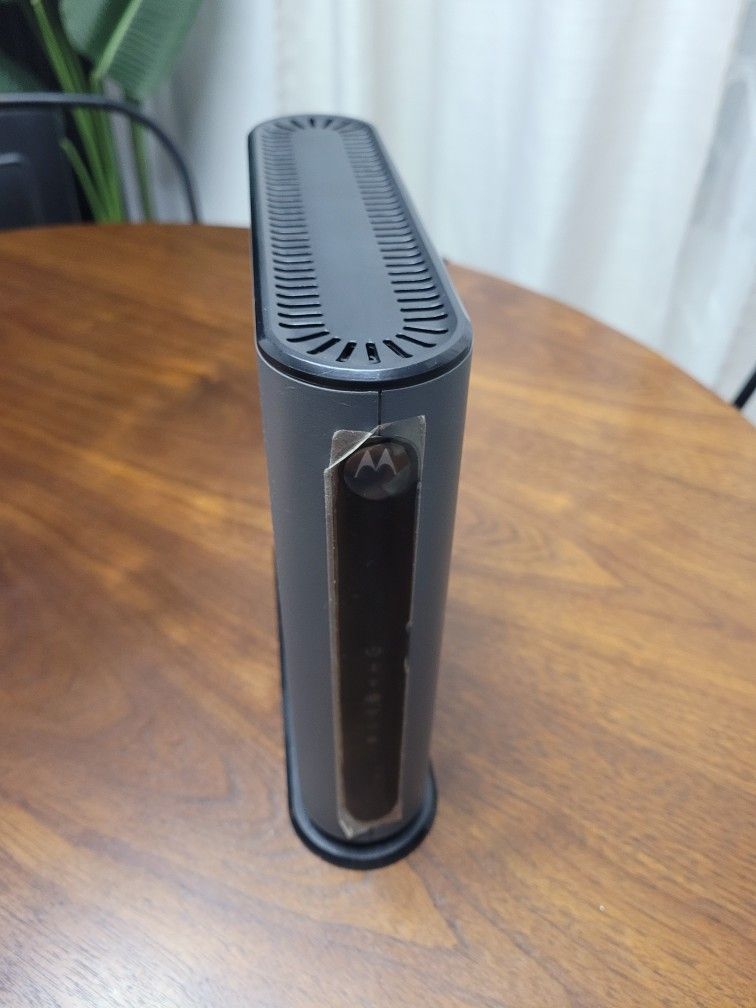 MOTOROLA MG7540 Cable Modem (NEW)