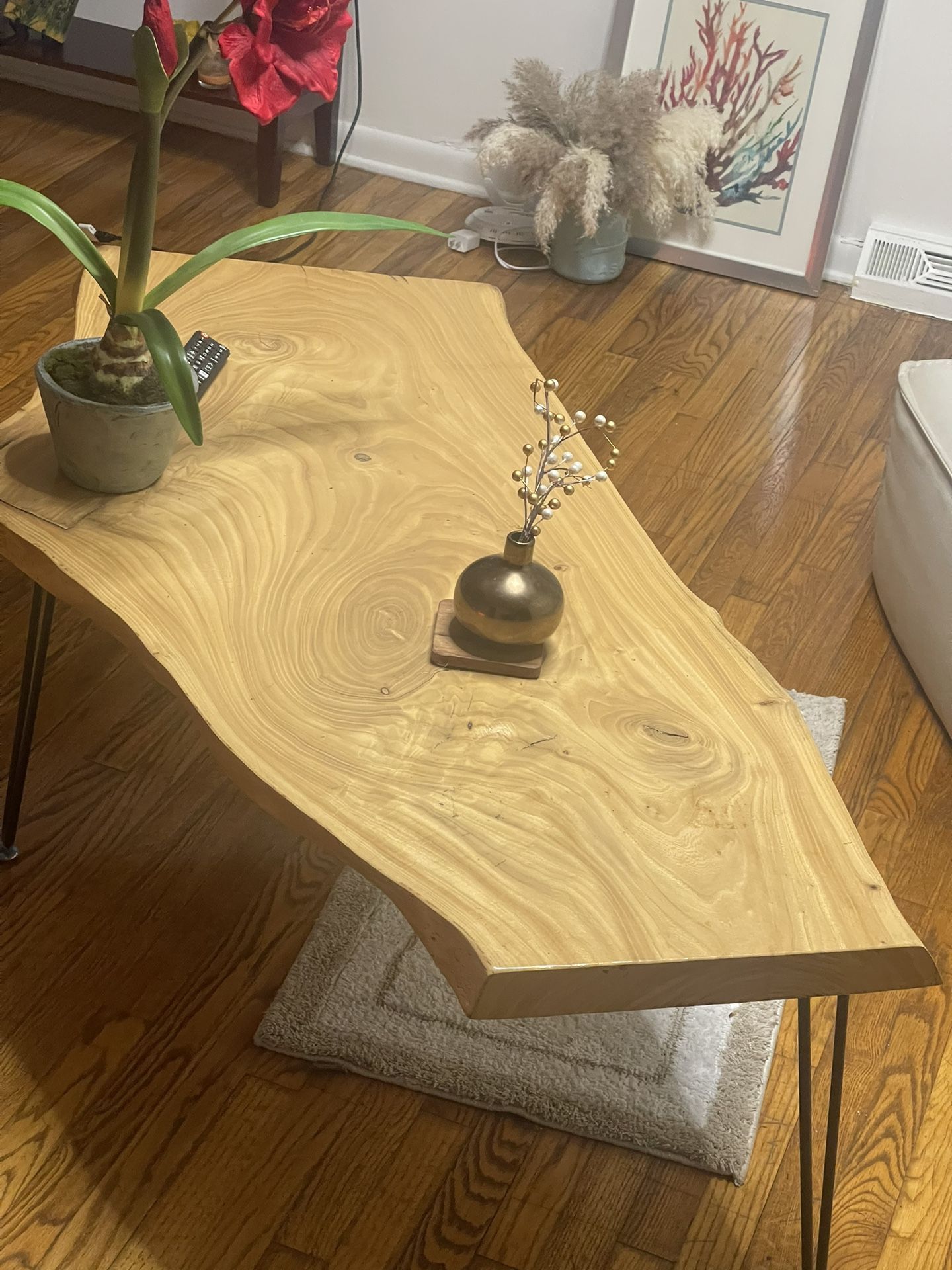 Custom Made Hand Crafted Table 👑