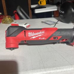 Milwaukee Fuel 18 Voltios 