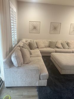 Sofa/couch/sectional