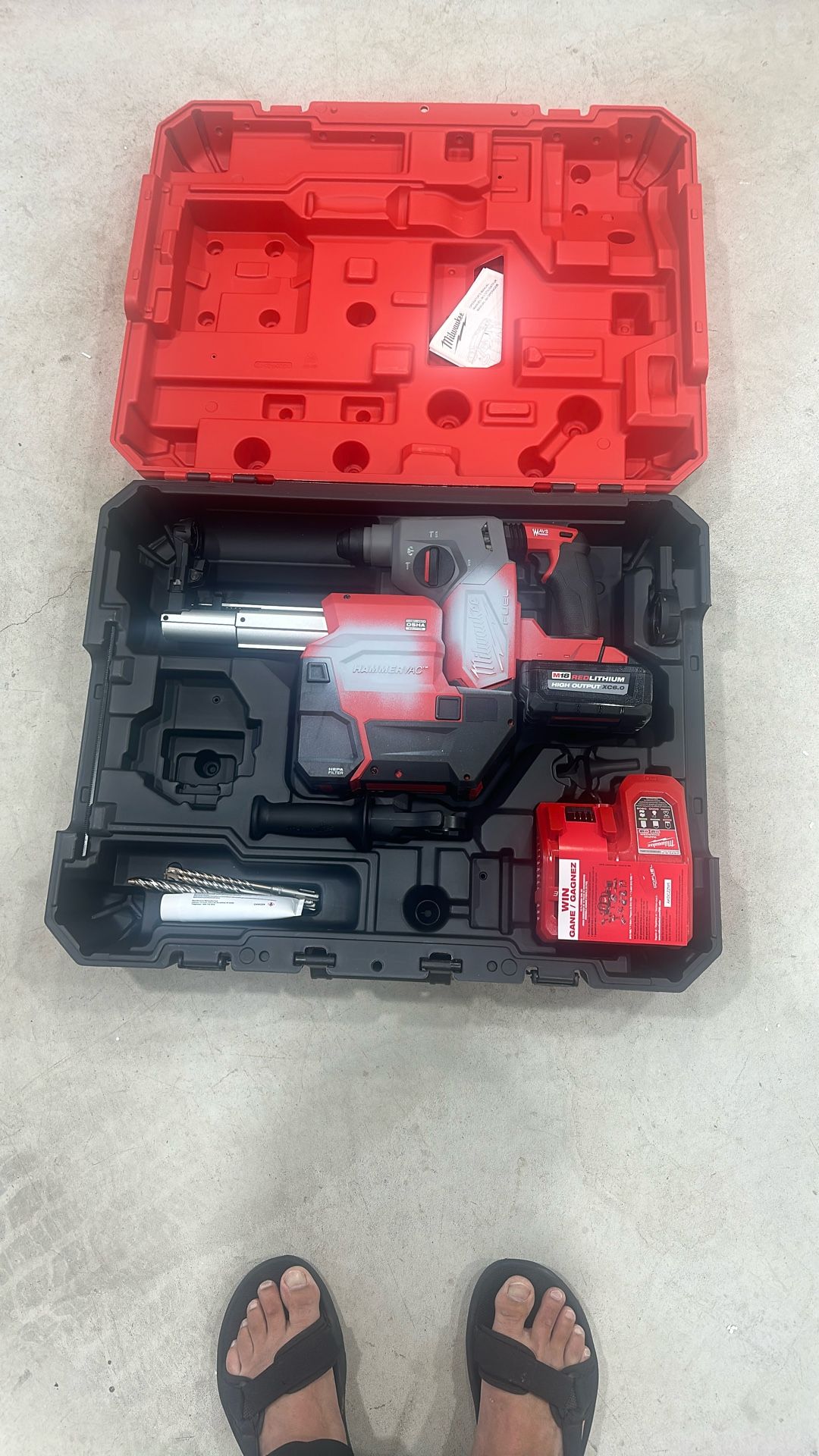 Milwaukee 2912-22DE roto Hammer With Hepa Vac